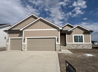 975 SW Boulder Dr, Grimes, IA 50111