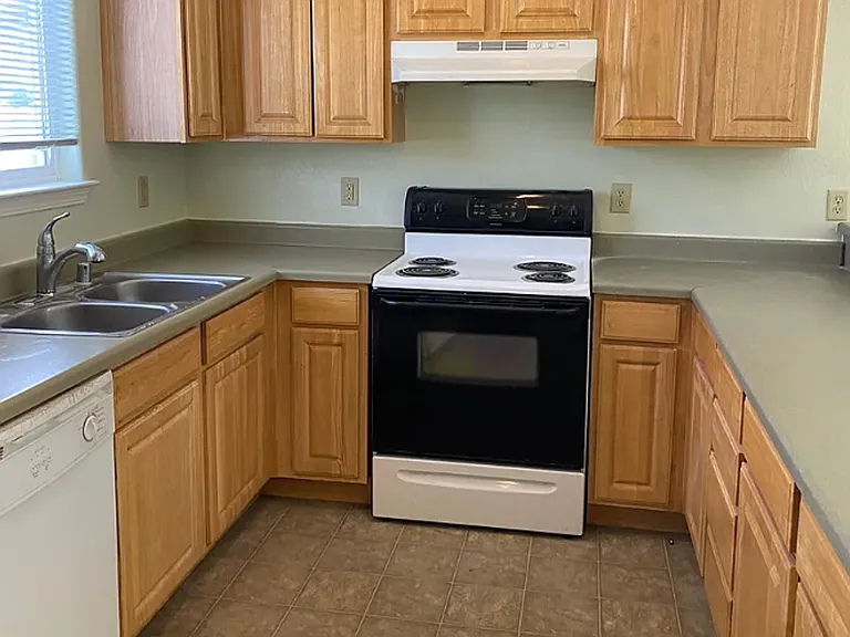 965 Prater Way — Photo 3