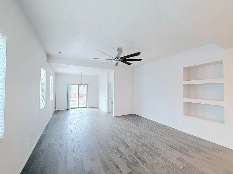 5777 Cosmo Ct NE — Photo 14