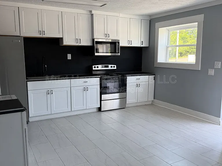 404 W Main St #B — Photo 3
