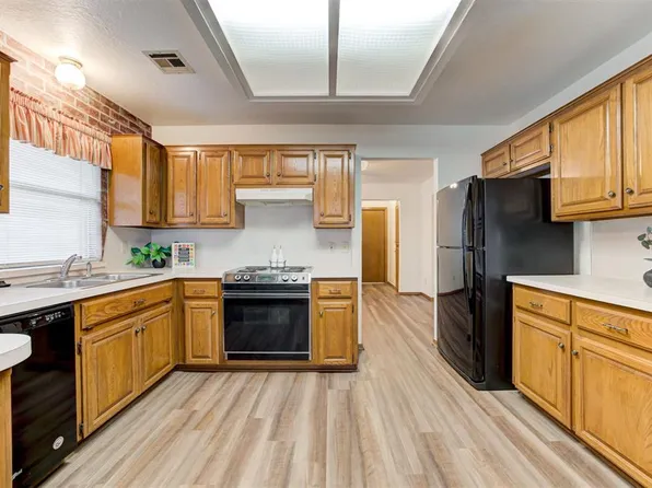 1712 Victoria Dr, Edmond, OK 73003