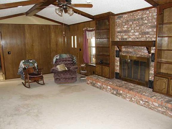 2nd image of 3021 N Nemaha Dr