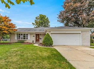 16592 Country Club Dr, Livonia, MI 48154