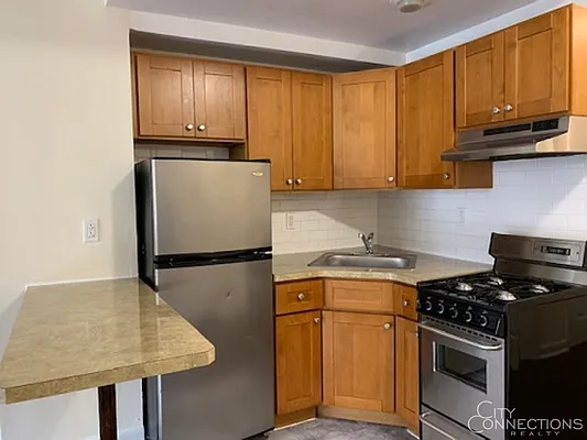 Rented by City Connections Realty | media 7