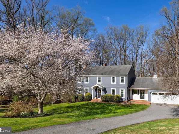 8 Holly Berry Ct, Glen Arm, MD 21057