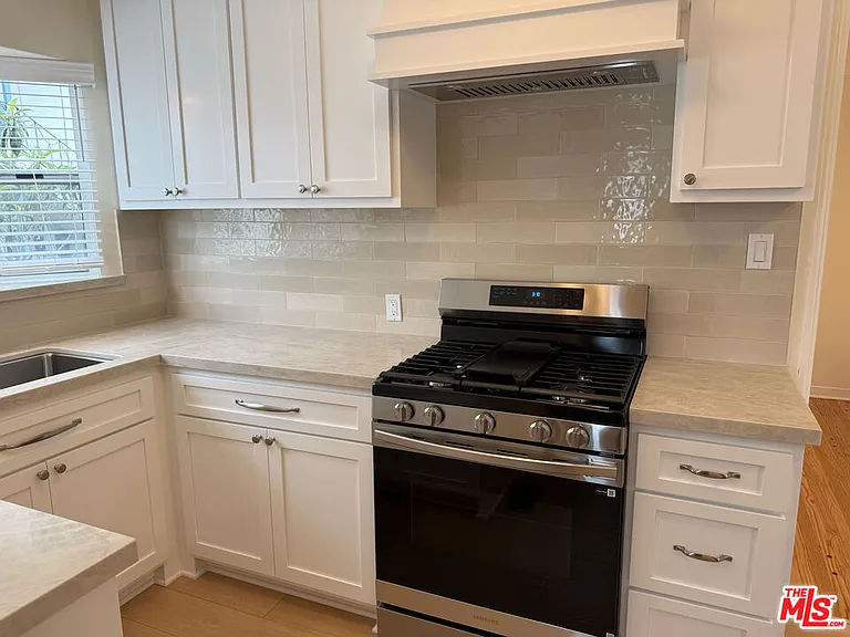 617 W Glenoaks Blvd — Photo 8