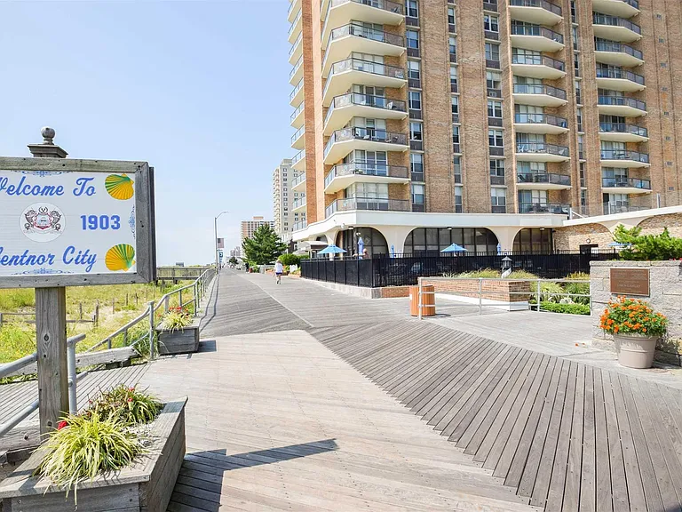4800 Boardwalk #1902 — Photo 21