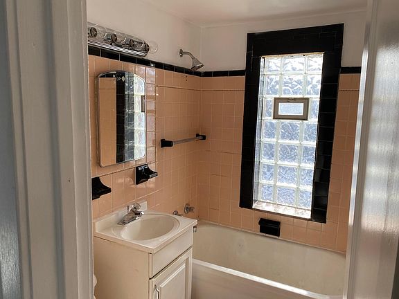 5th image of 4300 W Jefferson Ave #1