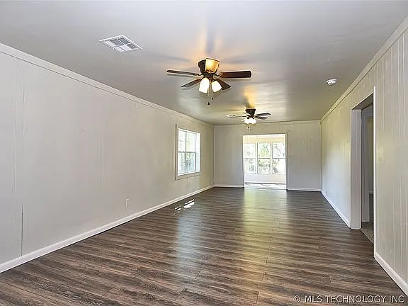 535 E Oak St — Photo 9