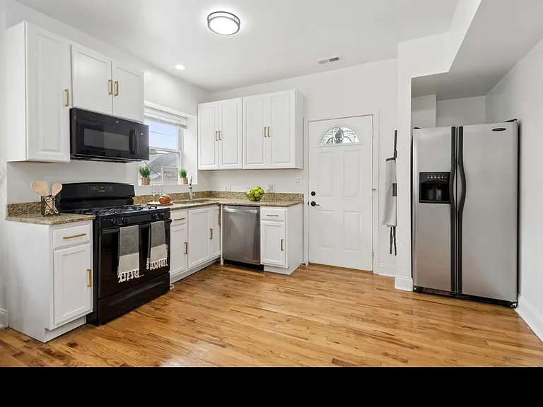 3849 W Ainslie St #1 — Photo 3