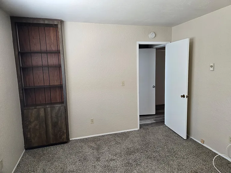 1425 Essex St — Photo 9