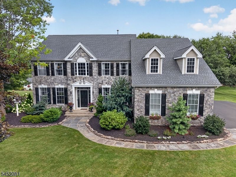 1st image of 16 Meadowview Dr