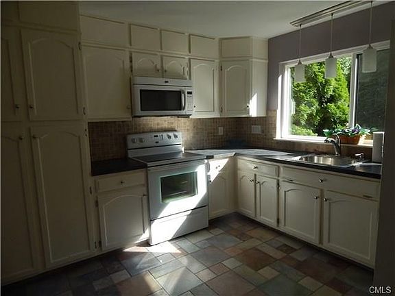 4th image of 162 Gillies Ln