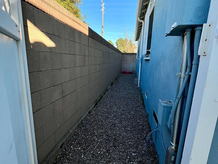 Private Side yard/dog run