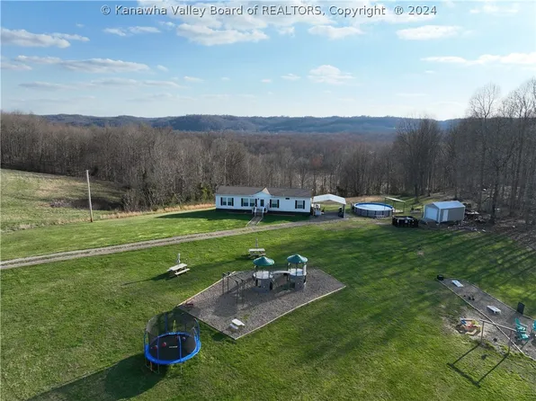 796 Essex Dr, Pt Pleasant, WV 25550