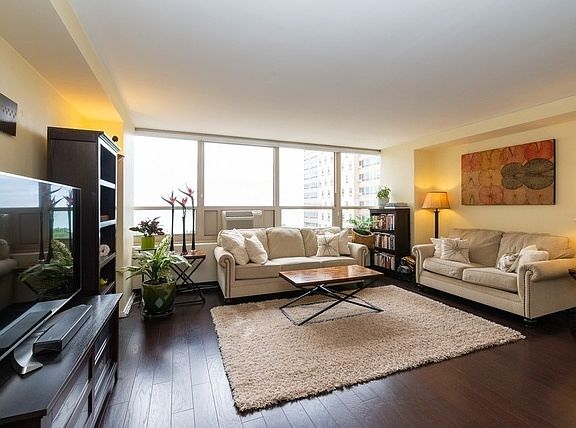 2nd image of 3950 N Lake Shore Dr APT 1515