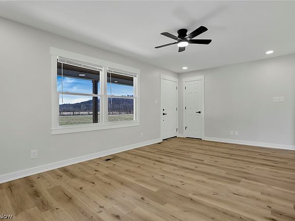 3rd image of 20595 Happy Hollow Rd