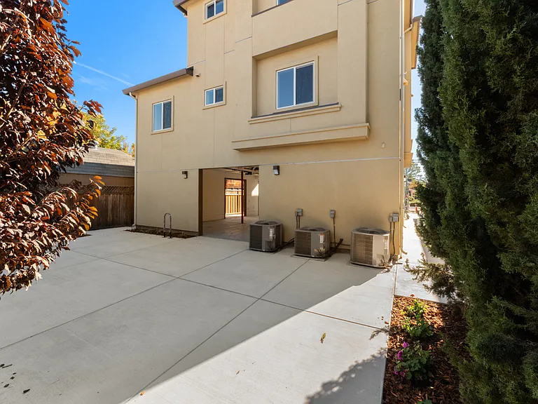 39 Lester Ave #1 — Photo 36