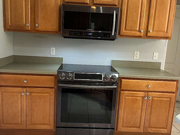 3rd image of 376 SW Callaway Dr