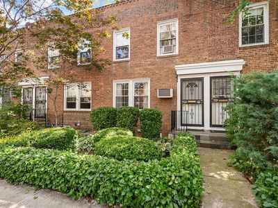 3925 49th St, Long Island City, NY, 11104