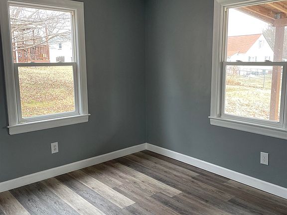 4th image of 90 Clearview Dr