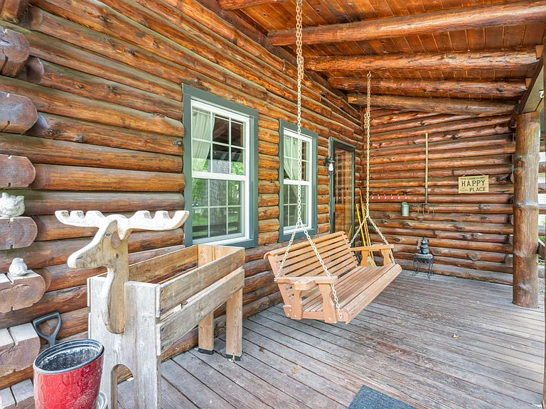 410 Apple Hill Dr N — Photo 2