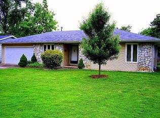 1236 S Meadowview Ave, Springfield, MO 65804