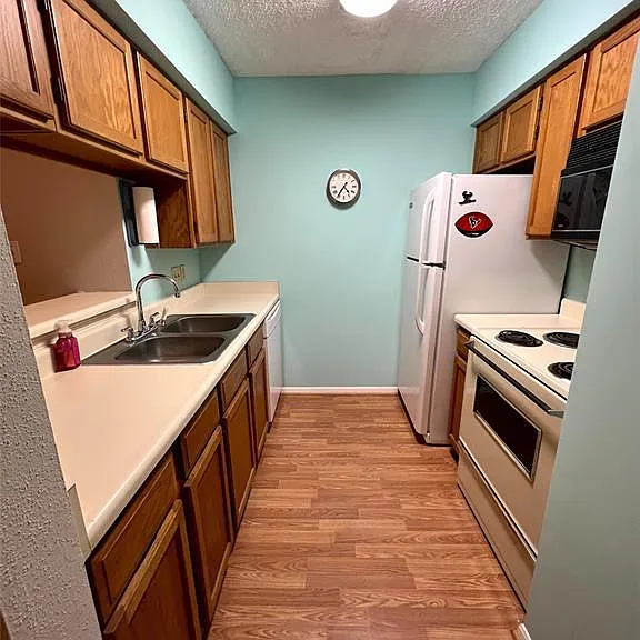 2120 El Paseo St #310 — Photo 15