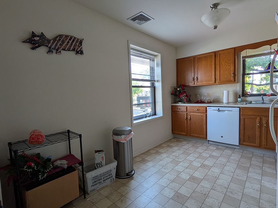 Plenty of space to add storage shelves or a chef's table