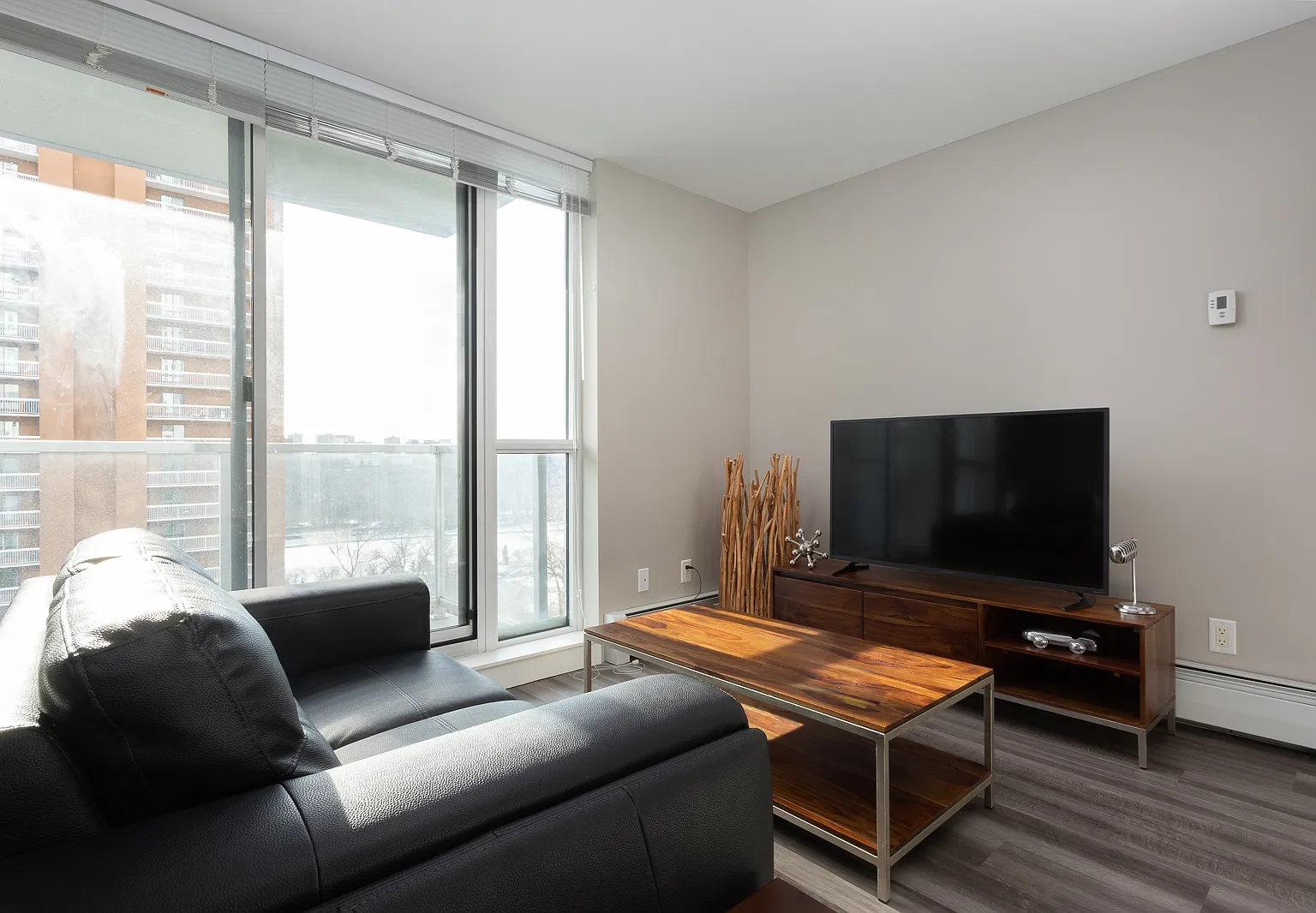 Modern Apartment in Edmonton | Utilities Included — Photo 4