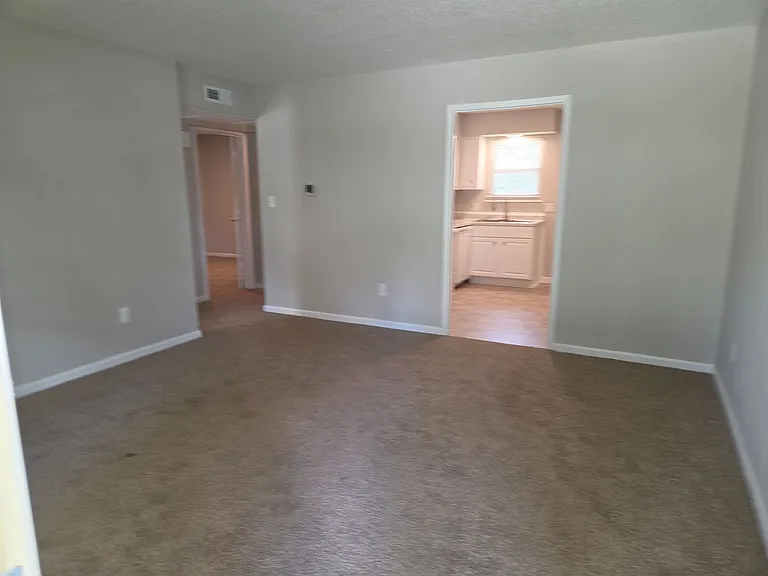 614-616 Spencer Ave — Photo 3
