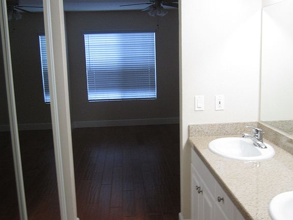 4th image of 5550 Owensmouth Ave APT 116
