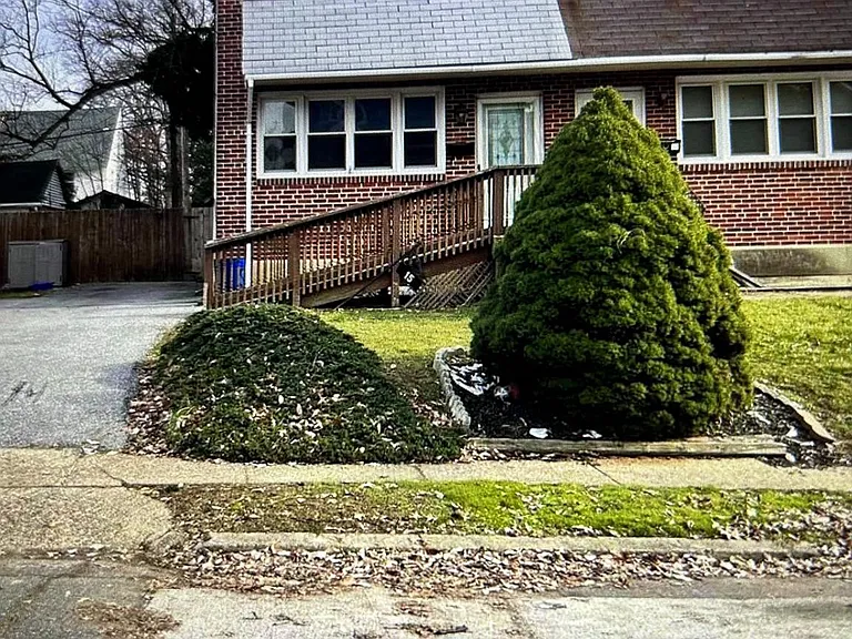 15 E Avon Rd — Photo 1