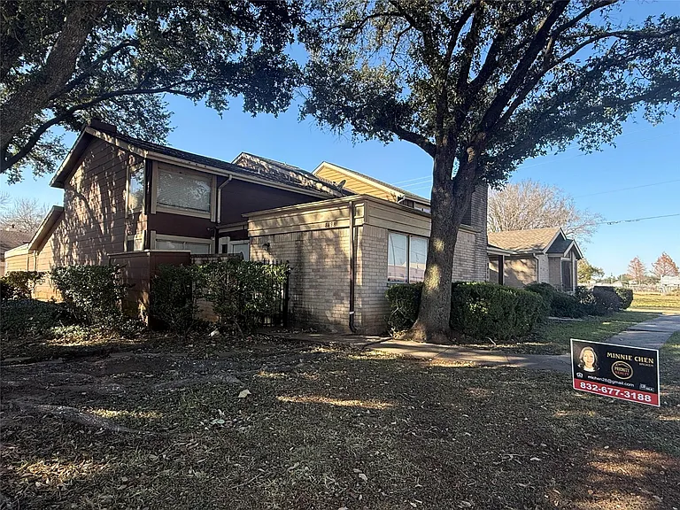 8498 Dairy View Ln — Photo 2