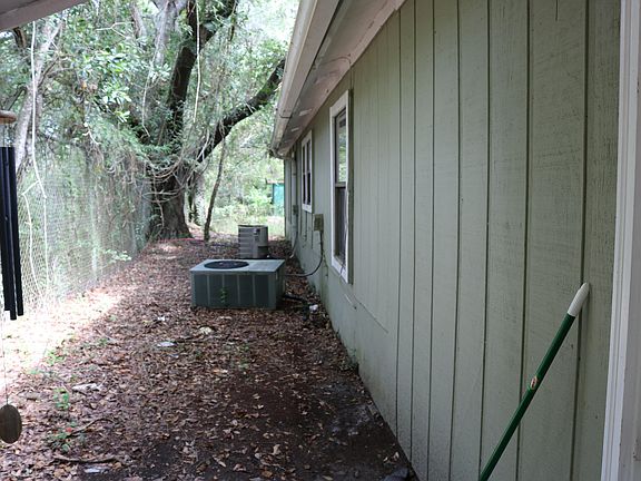3rd image of 858 Fairview Dr