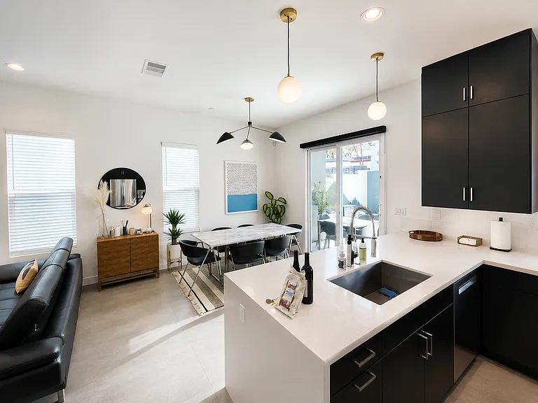 2693 1/2 Paragon Loop — Photo 8