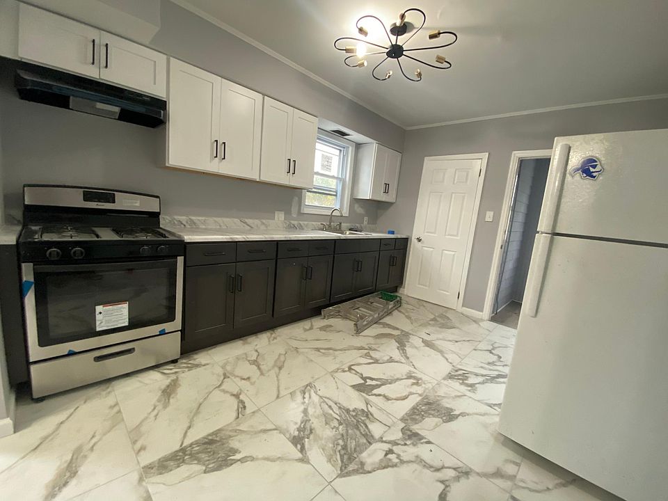 1st image of 184 Lincoln Pl #1