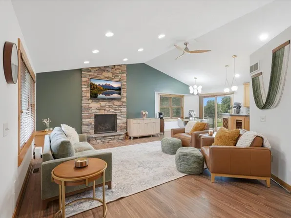 1647 Valley Quail Dr, River Falls, WI 54022