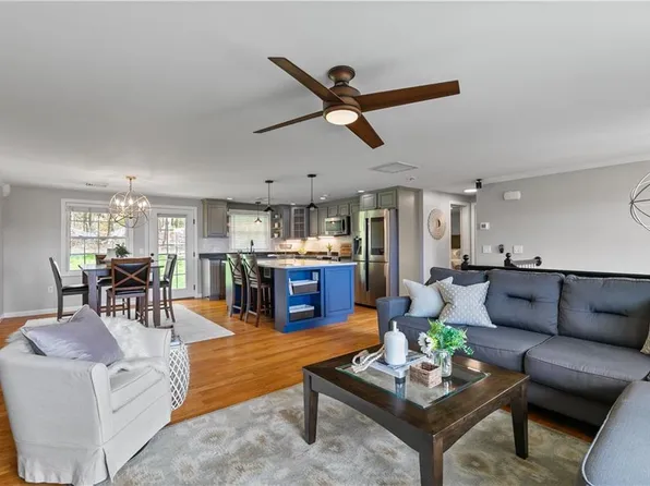 17 Leland Point Dr #17, Portsmouth, RI 02871