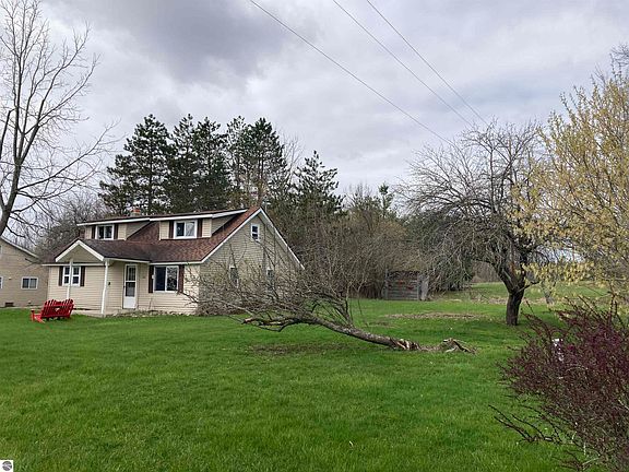 3rd image of 340 Ward St