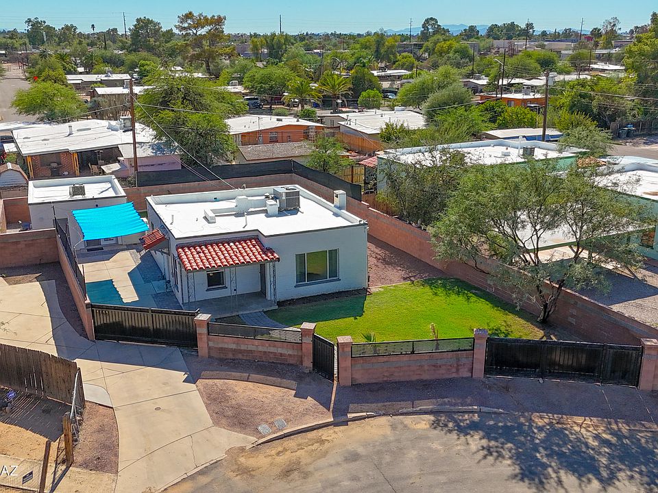 1st image of 4144 E Desert Pl