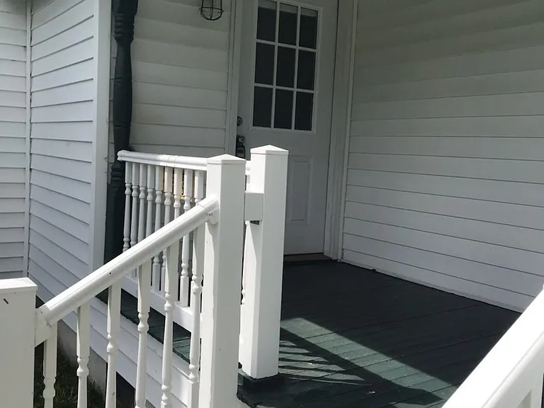 400 N Oakum St — Photo 4