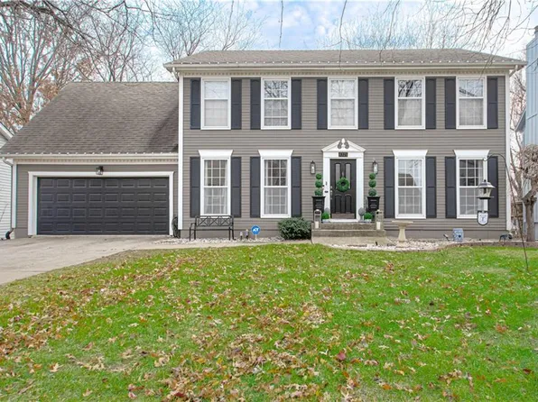 8321 Alden St, Lenexa, KS 66215