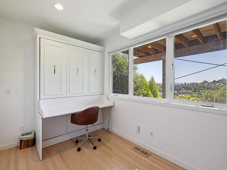 Lower level office / bedroom w/Murphy Bed