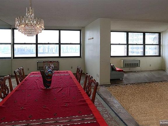 3rd image of 7004 Boulevard E APT 27F