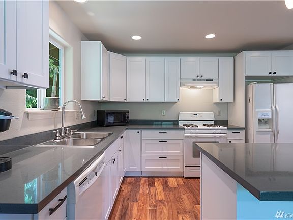 5th image of 4402 192nd St NW