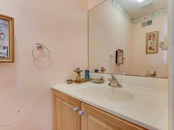 3rd image of 71 Waterview Dr #1000