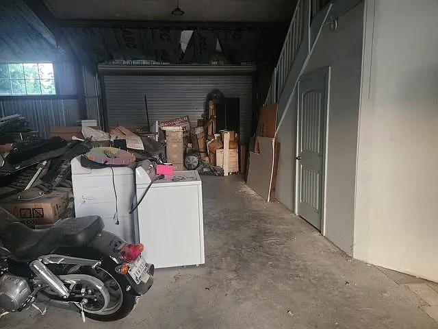 2520 W Mount Houston Rd — Photo 23