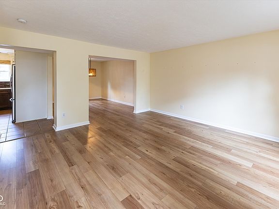3rd image of 14906 Copper Tree Way
