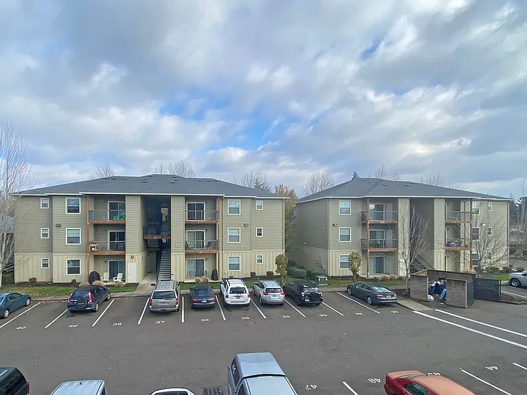 Catron Apartments - 1-3 Bedrooms 2 Bathrooms with In Unit Washer/Dryer and Internet — Photo 6